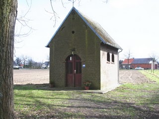 http://4.bp.blogspot.com/_5AcaLwwACb4/Rwt_AhDEL9I/AAAAAAAAAGE/7I1DWvZtZco/s320/liezele.JPG