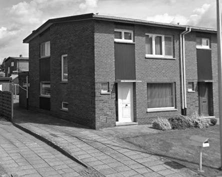 Afbeelding met gebouw, buiten, huis, wit
Automatisch gegenereerde beschrijving