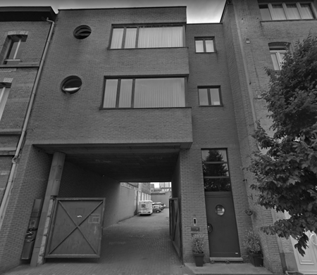 Afbeelding met tekst, buiten, appartementengebouw
Automatisch gegenereerde beschrijving