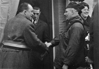Gust Lauwers , felicitaties van de blekken via Juleke Vloebergh en Vic Verschueren.jpg