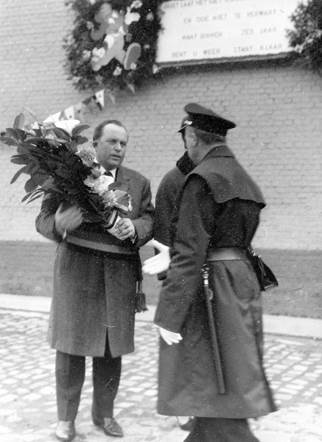 Gust Lauwers en de garde , Victor Van Hoof.jpg