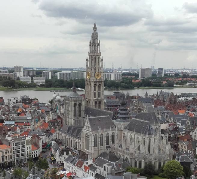 Afbeelding met gebouw, buiten, stad, groot

Automatisch gegenereerde beschrijving