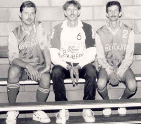Afbeelding met persoon, zitten, foto, groep
Automatisch gegenereerde beschrijving